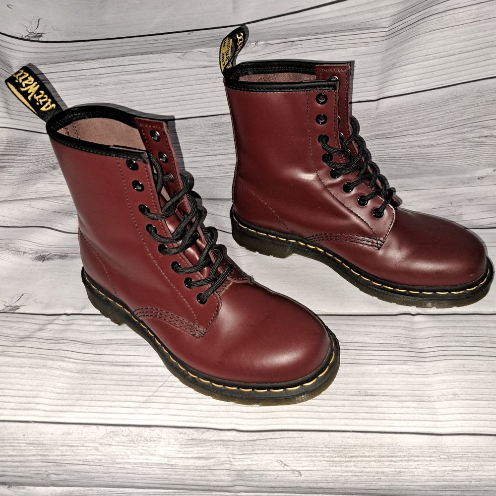DR MARTENS Cherry Red NEW WITHOUT TAGS OR BOX - Size Men's 6, Women's 7 Air Wair